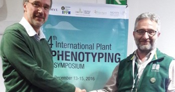 Harnessing medical technology and global partnerships to drive gains in food crop productivity Ulrich Schurr (left), Forschungszentrum Jülich research center, Matthew Reynolds, wheat physiologist of the International Maize and Wheat Improvement Center (CIMMYT) 700