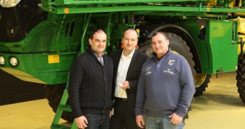 John Deere Horst celebrates 1000th self-propelled sprayer John Deere Horst 1000th s-p sprayer A 700