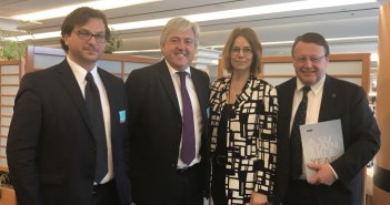 New Holland Agriculture presents its vision for a future of sustainable agriculture at European Parliament NH_EU_Parliament_Working_Breakfast_02 700