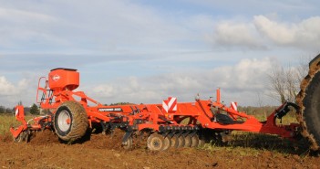 KUHN launch 3m version of its popular non-powered, deep working disc and tine cultivator at Cereals. Performer 3000