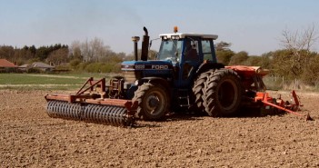 Policy-makers cannot afford to ignore soil sustainability SAMSUNG TECHWIN DIGIMAX-410