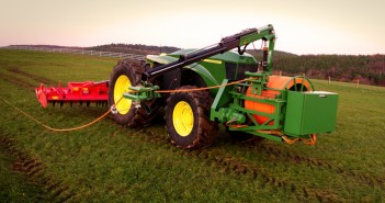 Electric tractor powered by cable John Deere GridCON tractor