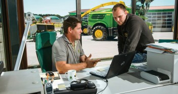 John Deere open to external software Field