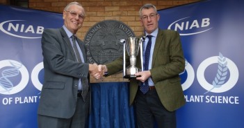 Red Baron onion wins NIAB Centenary Variety Cup NIAB chairman Jim Godfrey presenting Elsoms’ Robin Wood with the Cup
