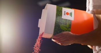 Historic agreement’ brings increased choice for sugar beet growers kws1017_indep_pool_SeedsBarn_100762