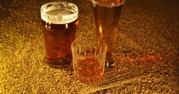 Barley conference raises glass to malting opportunities Laureate grain with glasses 3 @300