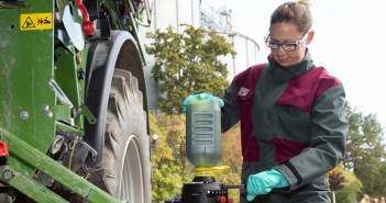 easyconnect closed transfer system pilot group expands P342e_BASF_easyconnect_system_2