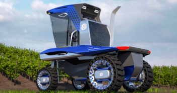 New Holland unveils unique Straddle Tractor Concept for narrow vineyards at SITEVI 2021