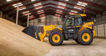 Lamma debut for new Loadall telehandlers